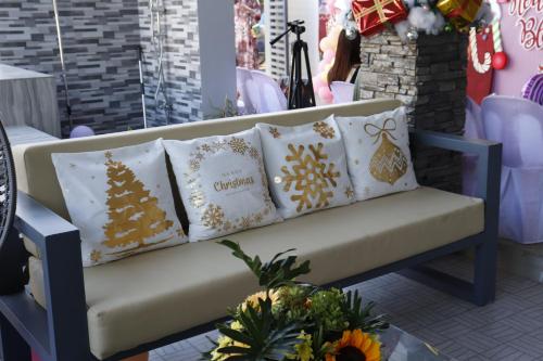 Rowena's River Resort