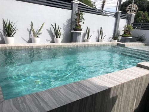 Rowena's River Resort