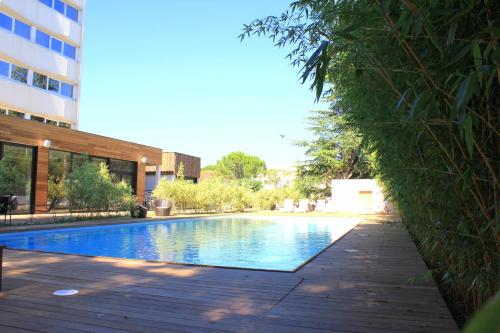 Hotel C-Suites
