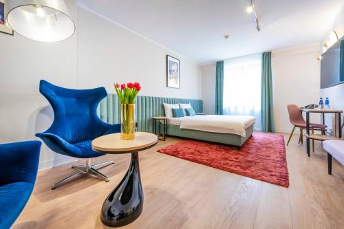 Hotel H12