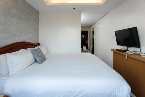 Regency Grand Suites