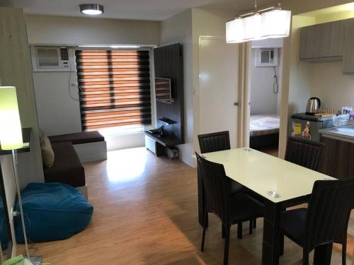 Comfy Avida IT Park Condo 50MBPS(1 BR) w/ Pool