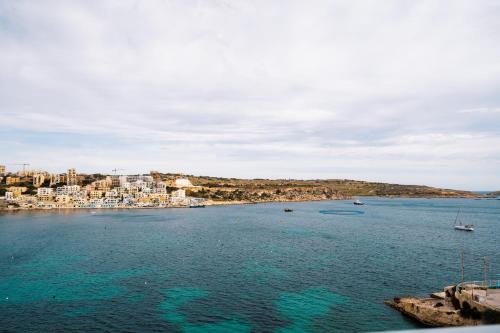 Seashore Stays - Stunning apartments right by the sea