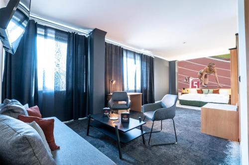 Feel Good Club & Hotel