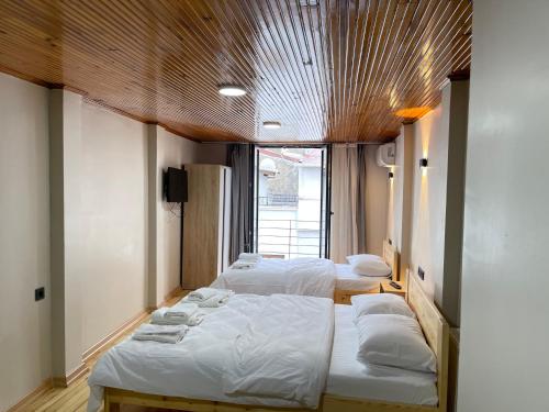 La Pera Suites