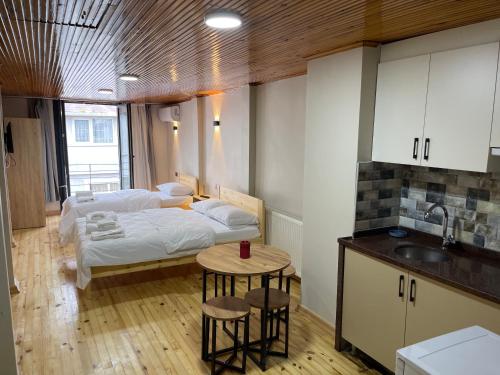La Pera Suites