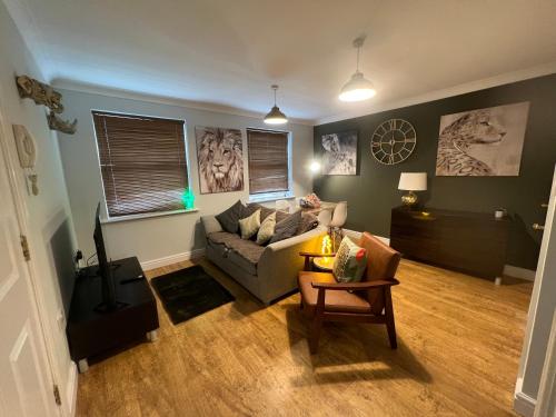 Ground floor apartment, central location with free parking