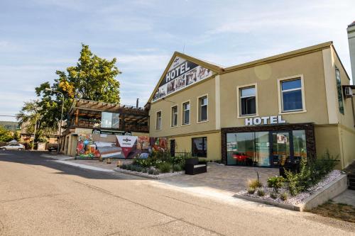 Hotel A Restaurace Kocanda