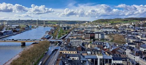 Sous les Etoiles - dans le plus haut gratte-ciel avec parking en sus