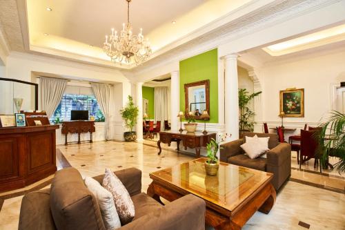 Orchid Garden Suite Manila