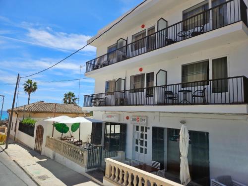 Seven Hostal & Spa