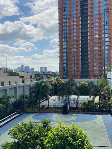 Cubao Manhattan, U 8J T D, Studio