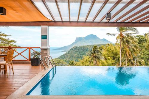 Noni’s Resort