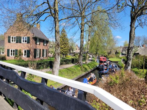 B&B Villa Giethoorn - canalview, privacy & parking