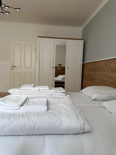 Lion's Rooms n Apartments