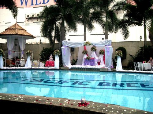 Pacific Breeze Hotel & Resort