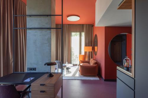 Emilu Hotel