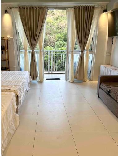 Pico de Loro Miranda Family Beach Condo max 6 pax with fiber internet
