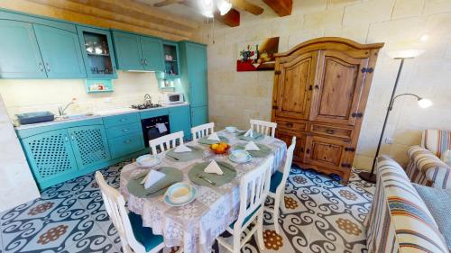 Qala Bed&Breakfast with swimming pool - IL-Wenniessa