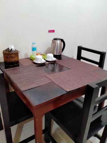 V. F. Riton Apartelle