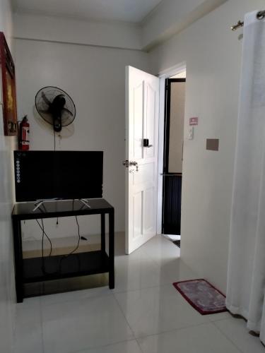 V. F. Riton Apartelle