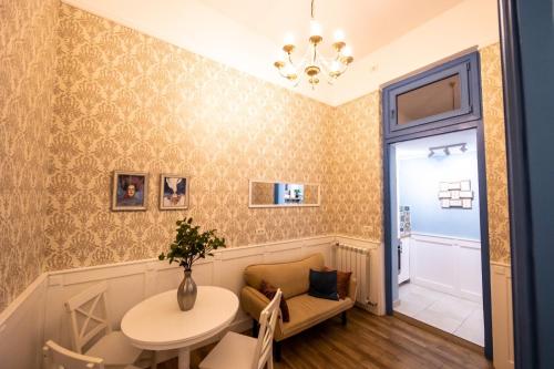 VISAJ Deluxe Downtown