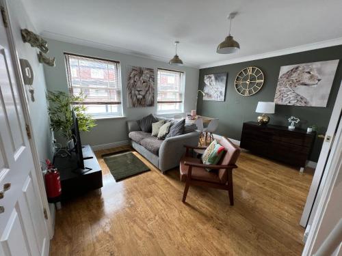 Ground floor apartment, central location with free parking