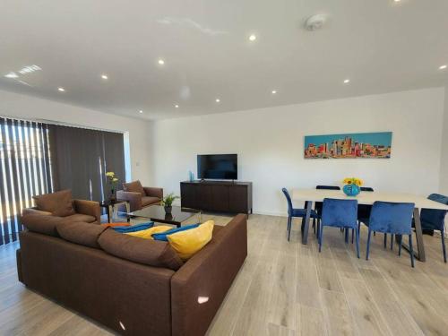 Paradigm Court, Luxury 2-Bedroom Apartment F3, Oxford