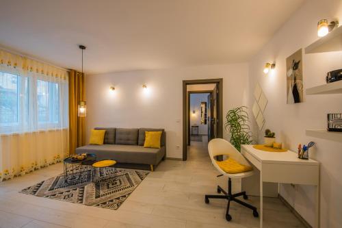 Kitty Sunflower Apartment