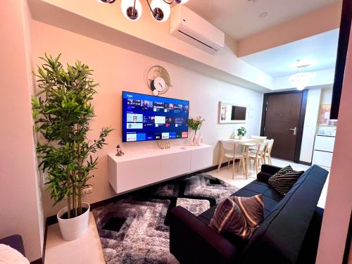 Daniella’s Modern & Cozy Suite in Uptown BGC