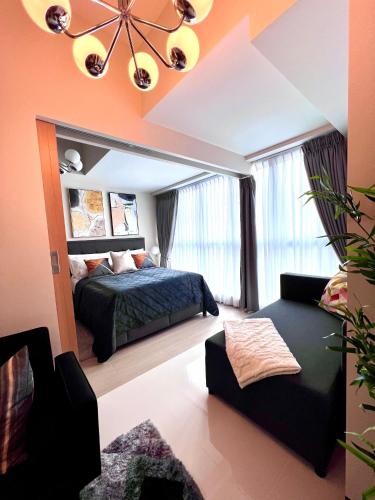 Daniella’s Modern & Cozy Suite in Uptown BGC