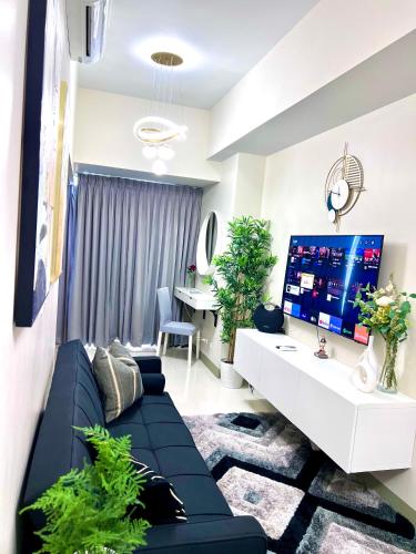 New & Modern Cozy 1BR w/ Balcony@BGC, WiFi 300MBPS