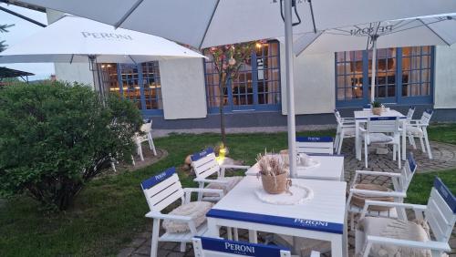 Villa Westfalia Guesthouse & Restaurant