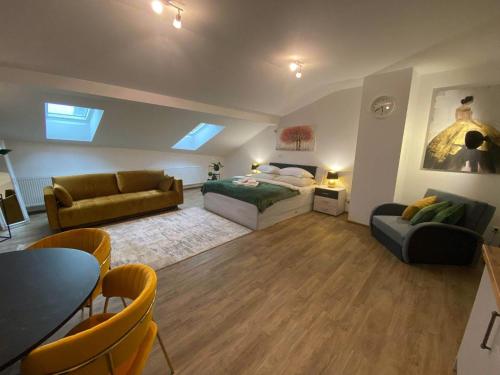 Romantické studio v podkroví na Velkém náměstí, Wi-Fi, Netflix