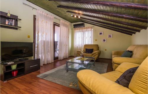 Five-Bedroom Holiday Home In Zadar