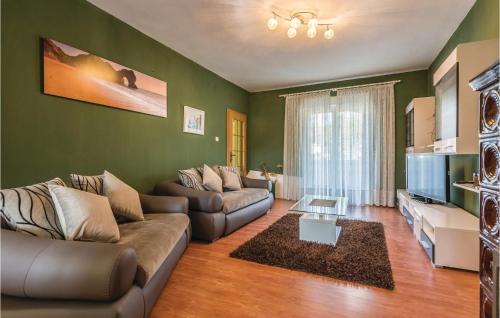Five-Bedroom Holiday Home In Zadar