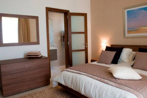 Quisisana Apartments - Cast Renting