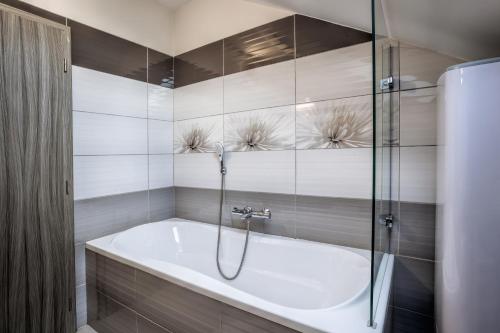 Elendris - Ubytování u kostela