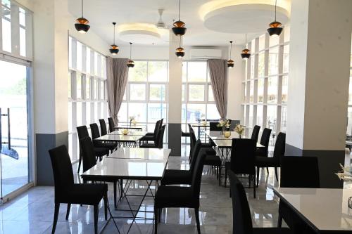 J&v Hotel And Resort