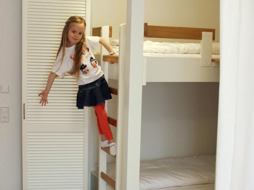 R & J Hotel