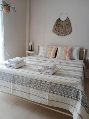 Cherry - HappyHostGr - Downtown Apartment