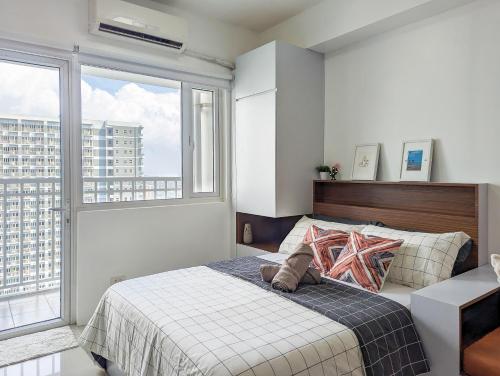 Studio Condo Manila by the Bay Roxas Blvd near US Embassy
