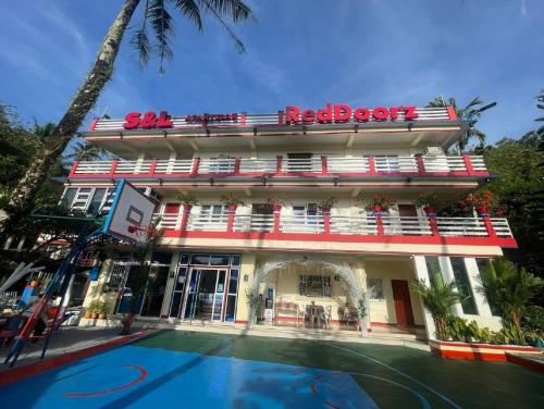 S&l Apartelle Daraga Albay by Reddoorz