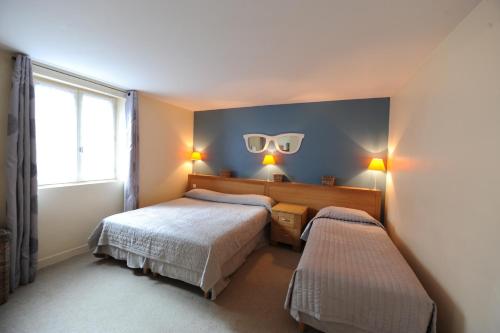 Hotels Le Du Dauphin Les Logis