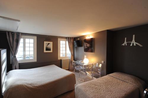 Hotels Le Du Dauphin Les Logis