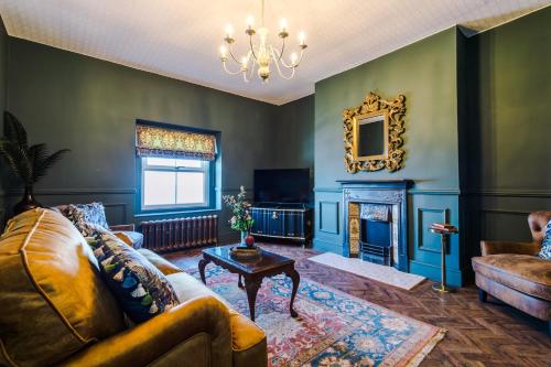 Russell Court by Orenda-Luxe