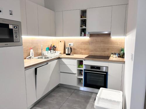 New 2022 Family&Friends Downtown AC 3BR 2BA FREE PARKING big Balcony near Metro&Train Station SELF CHECK-IN Apt