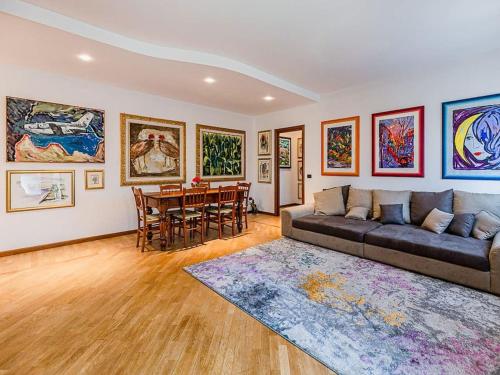 *Vivere in arte* NEAR theAIRPORT