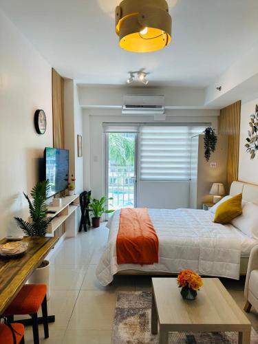331D Near MOA and Airport Pool View Fast WiFi Balcony