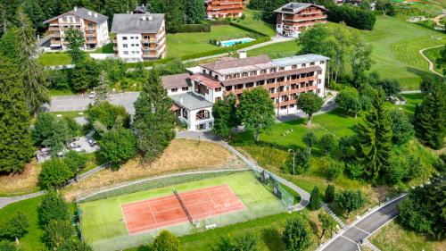 Victoria Hotel & Residence